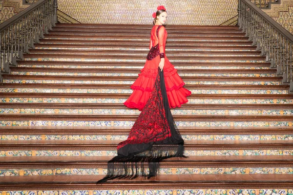 Beautiful Teenage Woman Dancing Flamenco Goes Stairs Clutching Fringed Embroidered — Stok fotoğraf