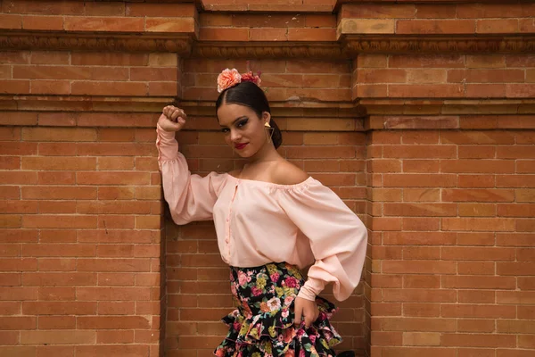 Beautiful Teenage Flamenco Dancer Dressed Flowery Skirt Ruffles Flowers Her — Stok fotoğraf