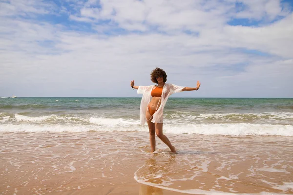 Young Beautiful Woman Bikini Walking Beach Shore Woman Enjoying Her — Photo