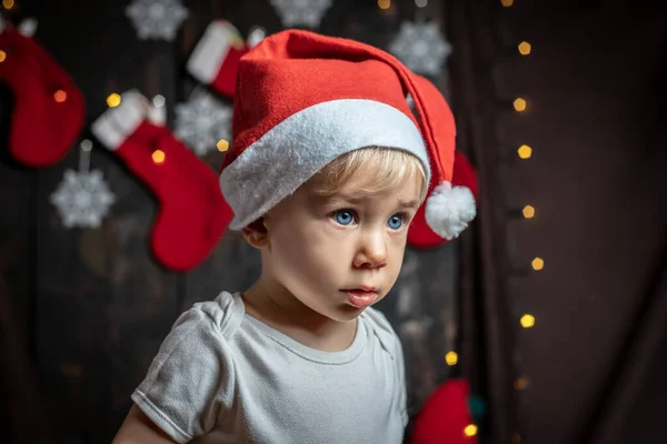 Primo Natale Del Bambino Bambino Carino Circondato Decorazioni Natalizie Immagini Stock Royalty Free