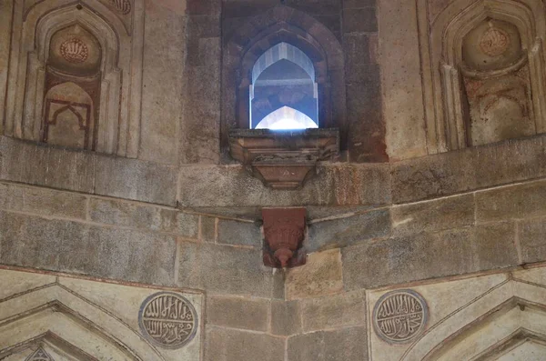 Window Muhammad Shah Sayyid Tomb — стокове фото