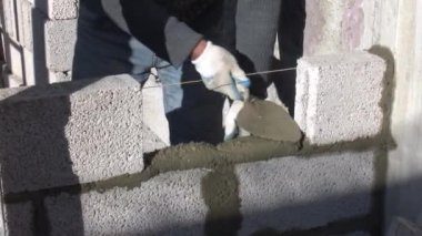 duvar inşaatının çalışma süreci