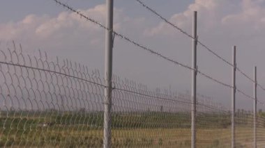 Vahşi Avrupa cezaevi demir çiti
