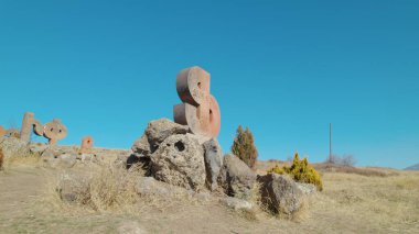 Antik Ermeni Alfabesi Anıtı