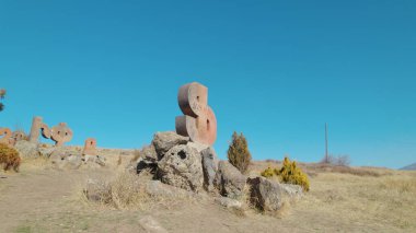Antik Ermeni Alfabesi Anıtı