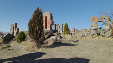 Antik Ermeni Alfabesi Anıtı