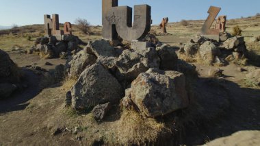 Antik Ermeni Alfabesi Anıtı