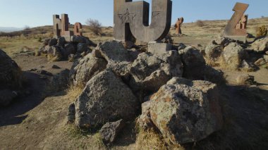 Antik Ermeni Alfabesi Anıtı