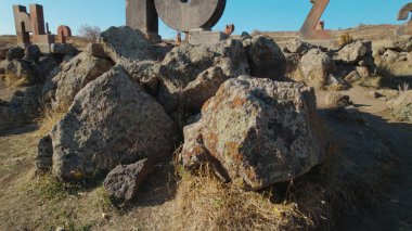 Antik Ermeni Alfabesi Anıtı