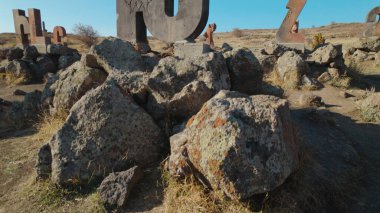 Antik Ermeni Alfabesi Anıtı