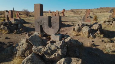 Antik Ermeni Alfabesi Anıtı