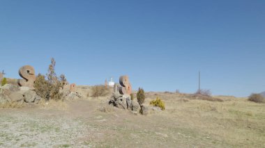 Antik Ermeni Alfabesi Anıtı