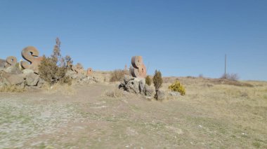 Antik Ermeni Alfabesi Anıtı