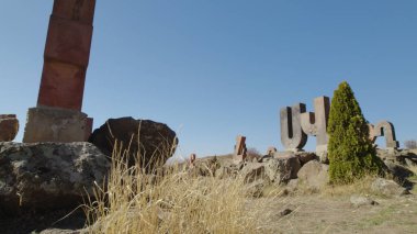 Antik Ermeni Alfabesi Anıtı
