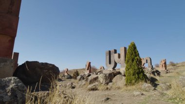 Antik Ermeni Alfabesi Anıtı