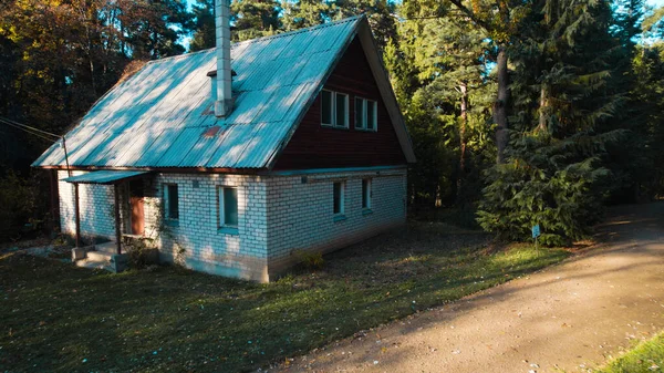 Stary Dom Myśliwski Lesie — Zdjęcie stockowe