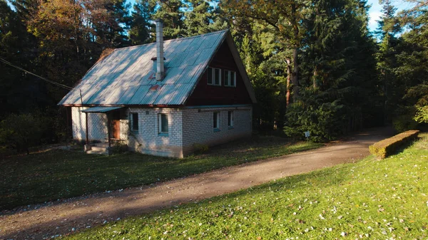 Velha Casa Caçador Uma Floresta — Fotografia de Stock