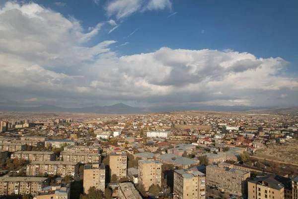 アルメニアの小さなヨーロッパの都市エレバン — ストック写真