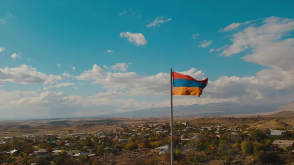 Arménská Vlajka Modrá Obloha — Stock fotografie
