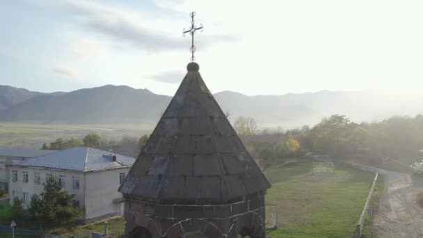 Παλιά Χριστιανική Εκκλησία Στο Ευρωπαϊκό Χωριό — Αρχείο Βίντεο