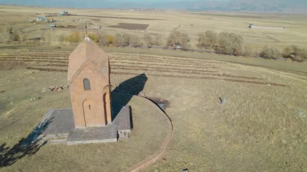 Gereja Kristen Kuno Sebuah Desa — Stok Video