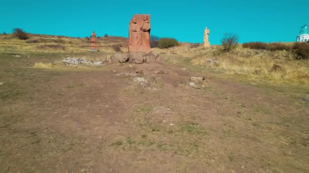 Ancien Monument Chrétien Arménien Dans Les Collines — Video