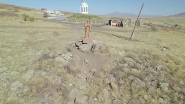 丘の上にアルメニアの古代キリスト教記念碑 — ストック動画