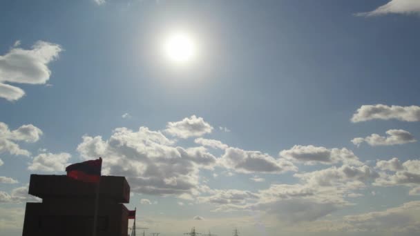 Bandera Armenia Cielo Azul — Vídeo de stock