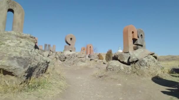 Antikes Denkmal Des Armenischen Alphabets — Stockvideo