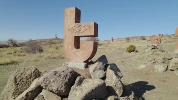 Monumento Antigo Alfabeto Armênio — Vídeo de Stock