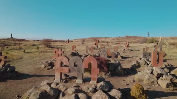 Monumento Antico Dell Alfabeto Armeno — Video Stock