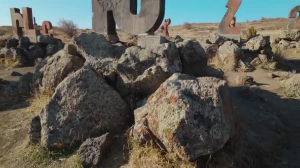 Monumento Antigo Alfabeto Armênio — Vídeo de Stock