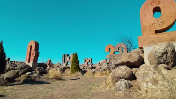 Monumento Antigo Alfabeto Armênio — Vídeo de Stock