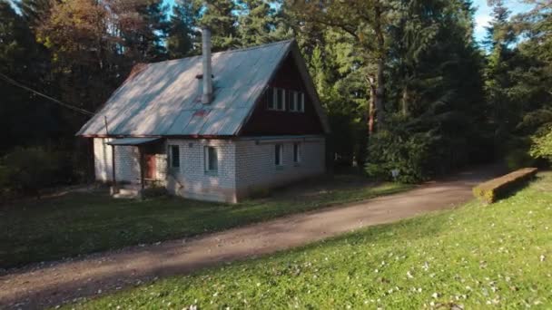 Altes Jägerhaus Wald — Stockvideo