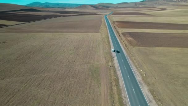 Lange Snelweg Door Landelijke Gebieden — Stockvideo