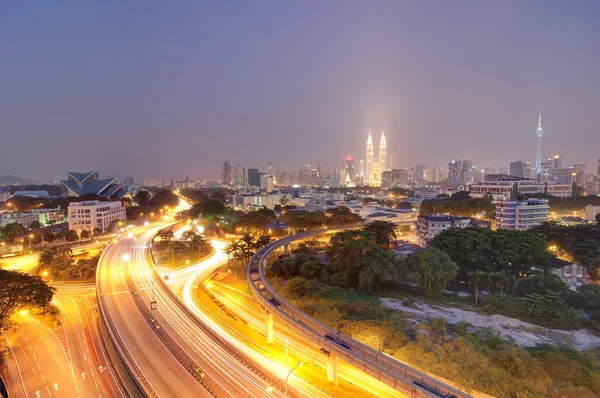 Camino curvo hacia Kuala Lumpur Imágenes de stock libres de derechos