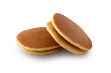 Dorayaki beyaz arka planda izole edilmiş Japon gözlemesidir.