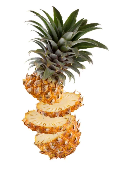 Ananas Schijfjes Met Bladeren Geïsoleerd Witte Achtergrond — Stockfoto