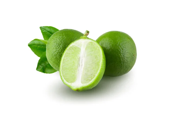 Hela Och Skivade Lime Sura Grön Frukt Isolerad Vit Bakgrund — Stockfoto