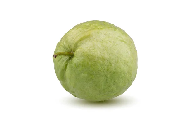 Yeşil Guava Yarım Beyaz Arka Planda Bırakır — Stok fotoğraf