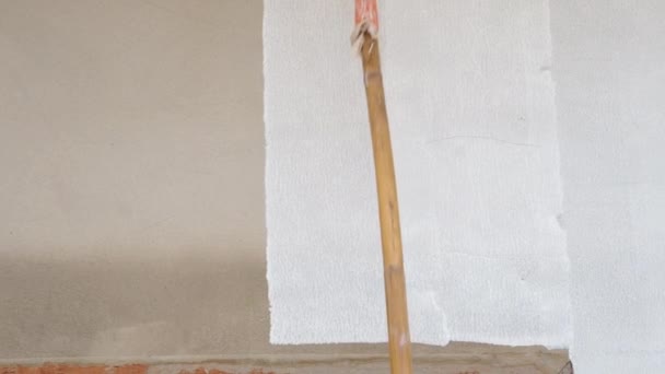 Hand Paint Roller Moves Wall Roller Painting Gray Wall White — Wideo stockowe