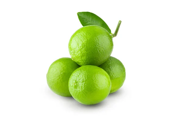 Hela Och Skivade Lime Sura Grön Frukt Isolerad Alfa Bakgrund — Stockfoto