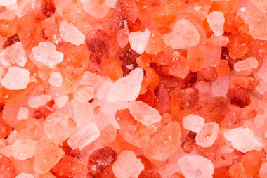 Himalaya pembe tuzu beyaz arka planda izole edilmiş.