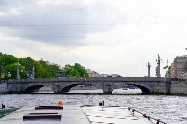 2021ロシアサンクトペテルブルク 建築物だ フォンタンカ川の堤防 オブフスキー橋 — ストック写真