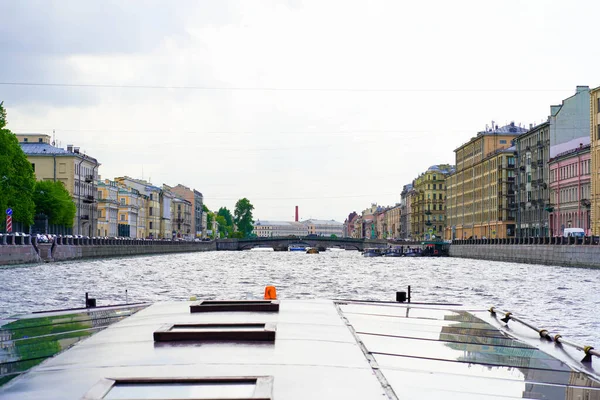 2021ロシアサンクトペテルブルク 建築物だ フォンタンカ堤防 川や運河のツアー — ストック写真