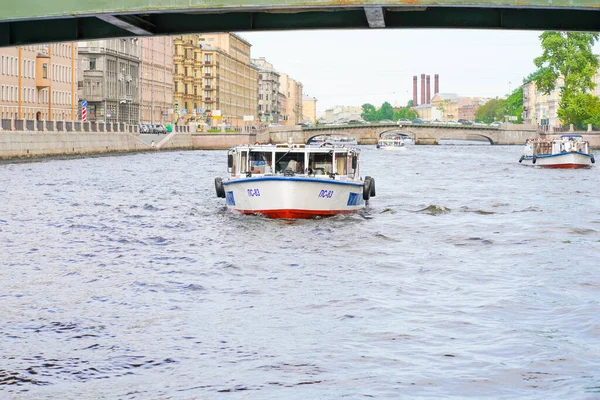 2021ロシアサンクトペテルブルク 建築物だ フォンタンカ堤防 川や運河のツアー — ストック写真