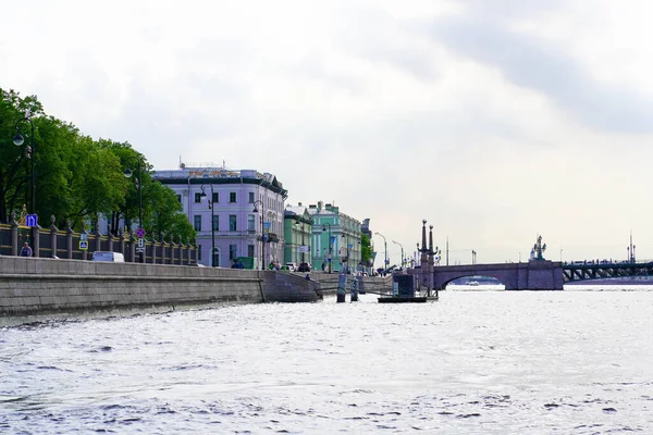 2021ロシアサンクトペテルブルク 建築物だ フォンタンカ堤防 川や運河のツアー — ストック写真