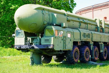 Saint Petersburg Rusya 1 Temmuz 2021. Askeri-Tarih Topçu Müzesi, Mühendislik Birlikleri ve Sinyal Birliği. RT-2PM Topol - Sovyet mobil yer tabanlı stratejik füze sistemi.