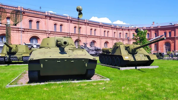 Saint Petersburg Rússia Fevereiro 2021 Veículos Combate Múltiplos Sistemas Lançamento — Fotografia de Stock