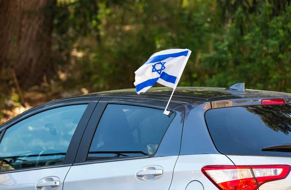 Israelisch Wit Blauwe Vlag Autodak Flapperend Israel Onafhankelijkheidsdag Auto Met — Stockfoto